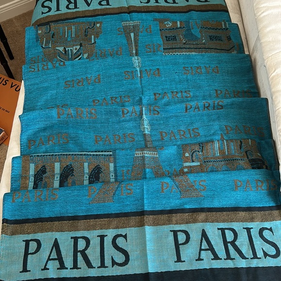 Paris Long Scadf - Picture 4 of 4